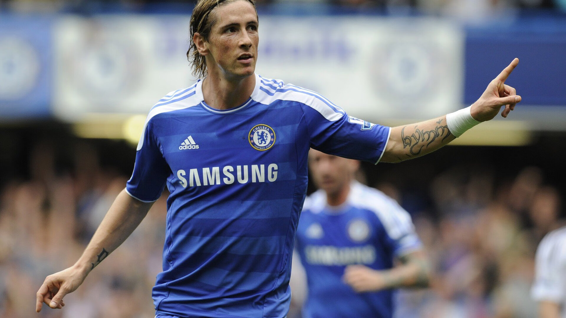 爱游戏官方入口-德甲赛事精彩纷呈，关键扑救有力扭转局面，德甲足球比赛